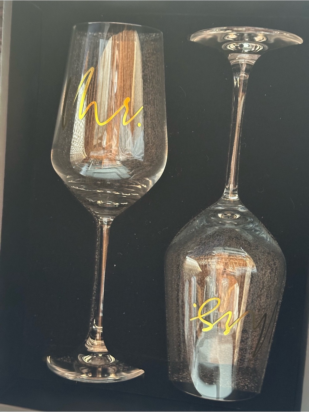 MR & MRS wine glasses in Gift Box with Gold Lettering